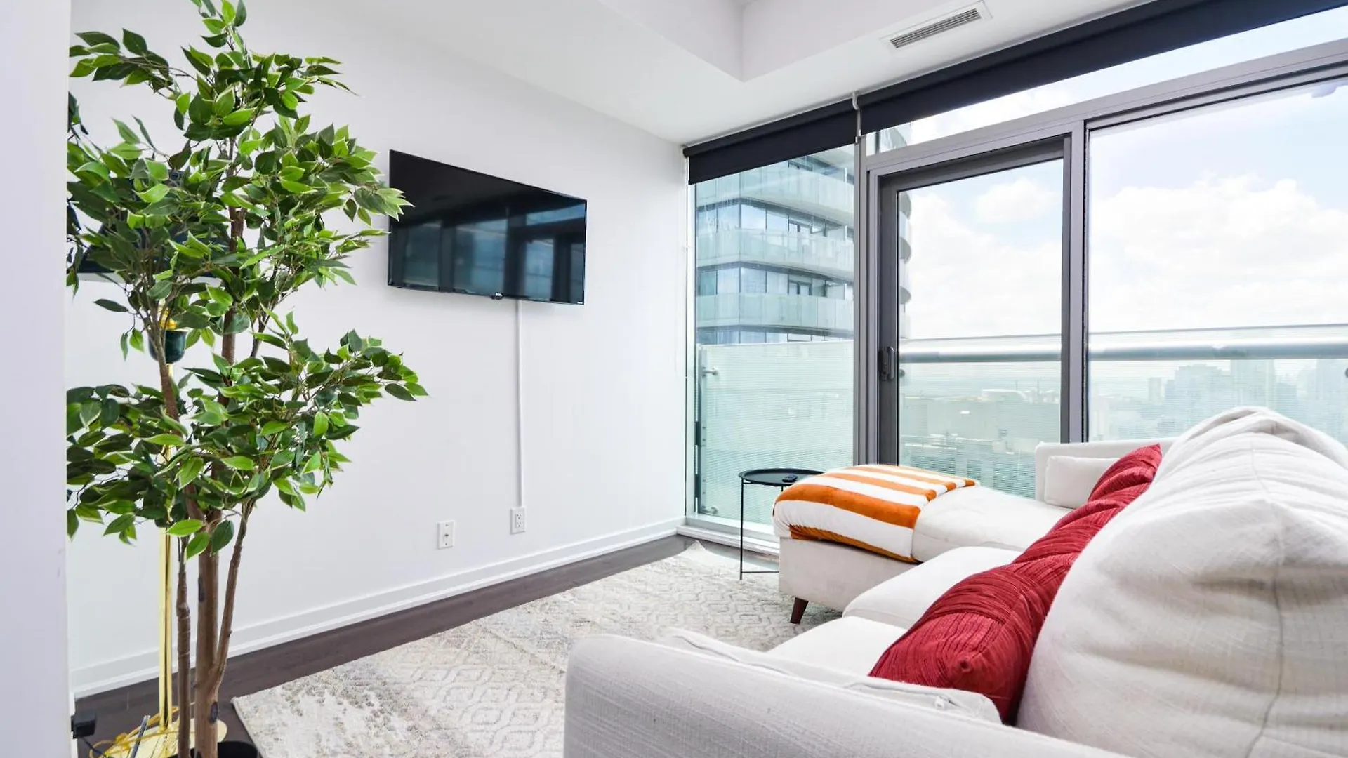 Downtown Toronto Apartment 0*,